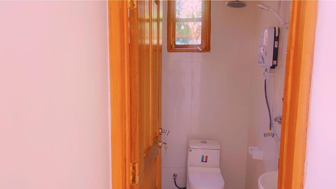 Хостел Evelina House Boma la Ngombe Экстерьер фото
